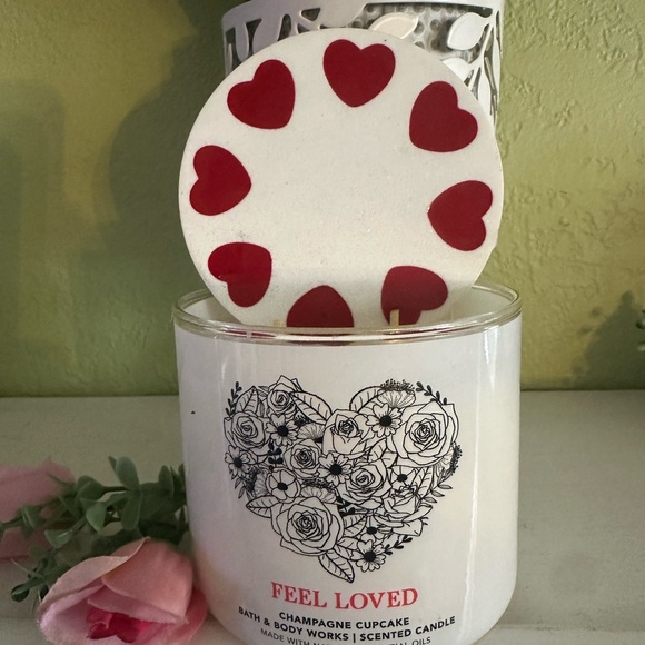 Feel Loved Scented Candle - White with Red Hearts ♥️ - Picture 1 of 6